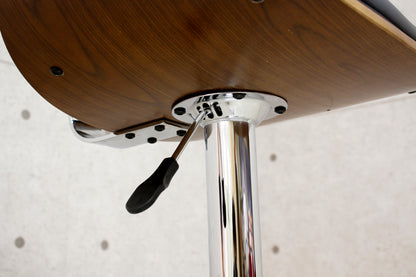 オシャレなデザインカウンターチェアー！